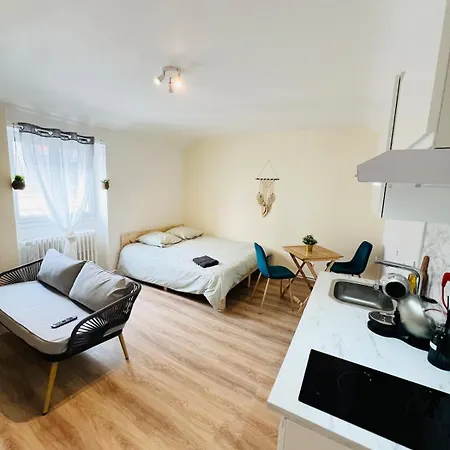 Maluna 2 Etage -proche Centre & Gare -wifi Châtellerault