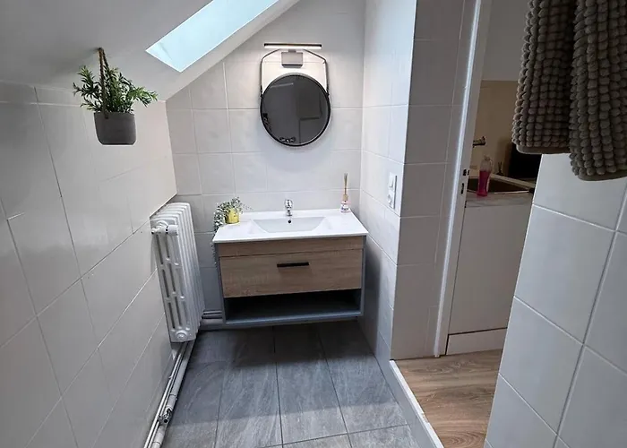 Maluna 2 Etage -proche Centre & Gare -wifi